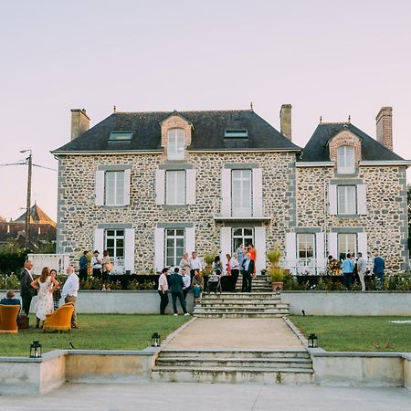 Domaine Les Jardins Darsene Panzió Tinténiac Kültér fotó