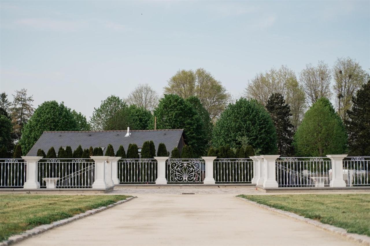 Domaine Les Jardins Darsene Panzió Tinténiac Kültér fotó